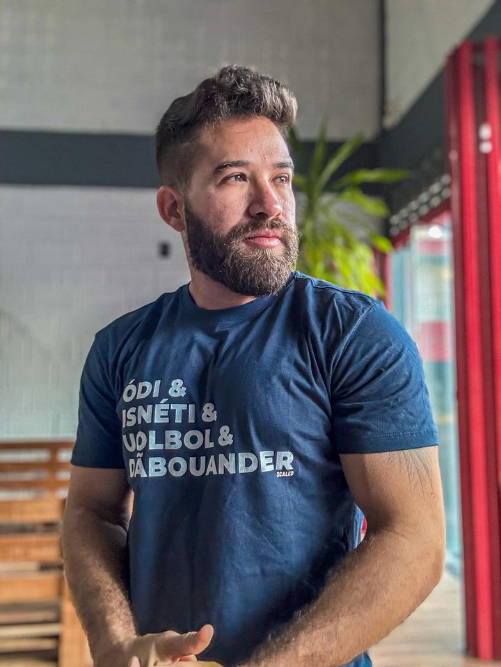 Ódi, Isnéti, Uolbol e dãbouander